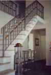 stairs.jpg (11035 bytes)